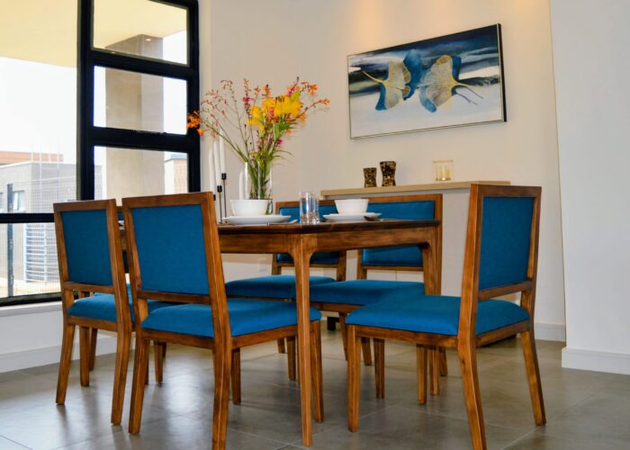 Dinning area with table and chairs